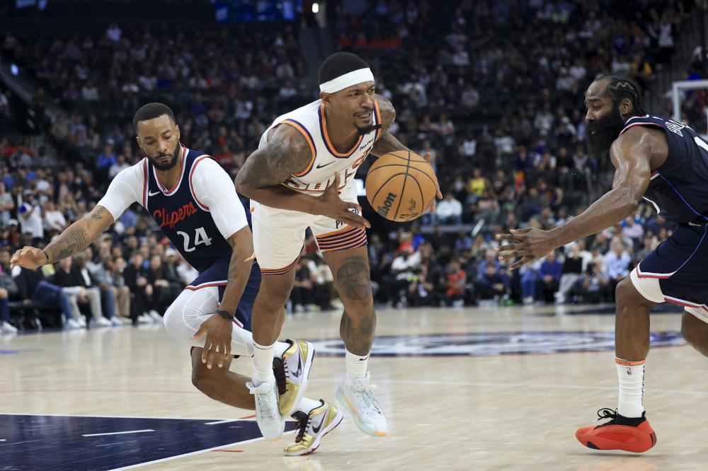 在篮板端的 在篮板端的